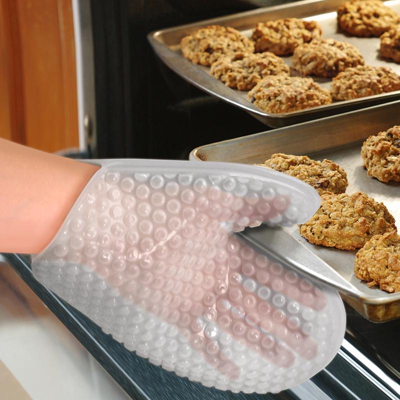 Poppin' Hot Oven Mitt - Fred & Friends